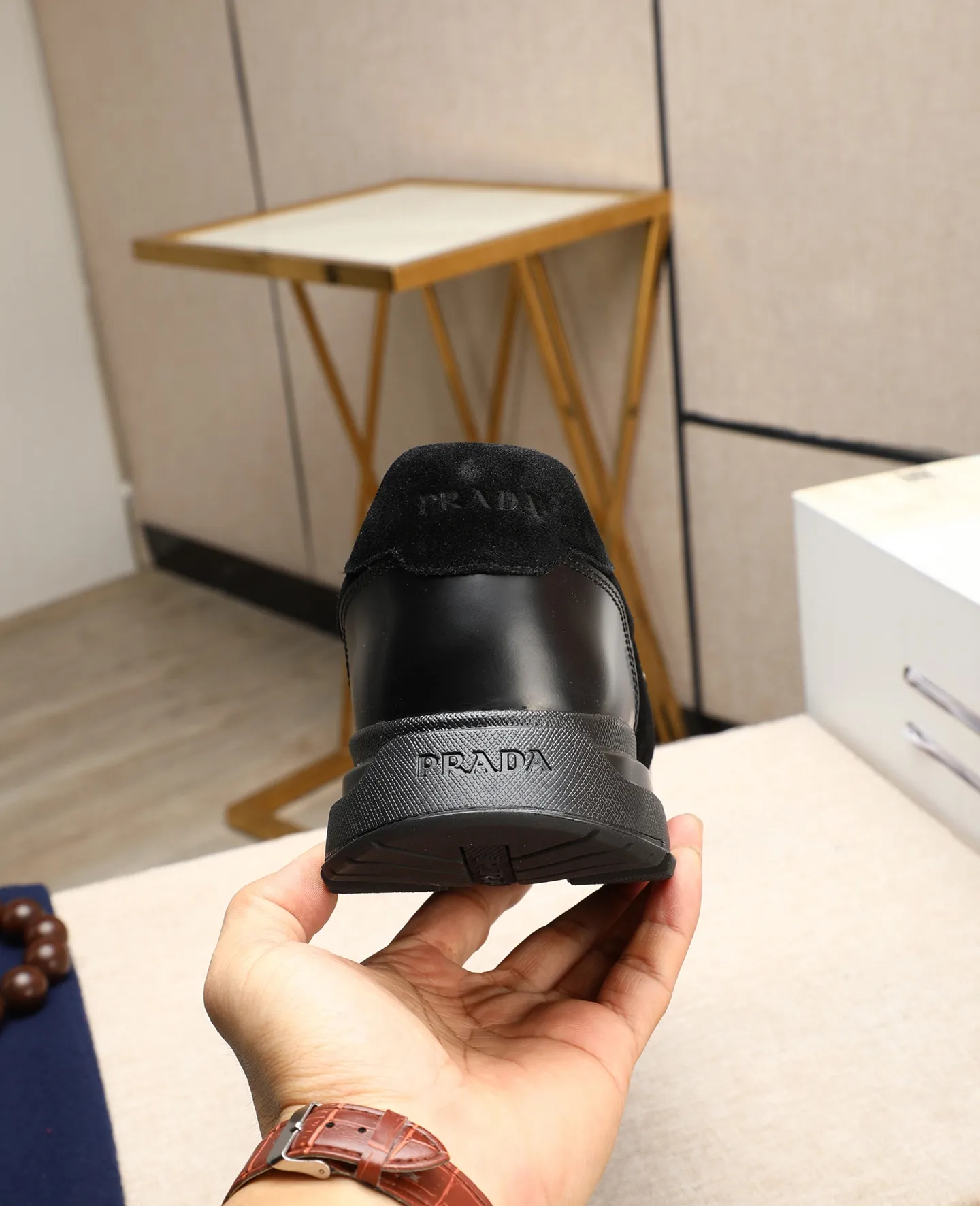 Men's shoes 💰600 Top quality New hot models on the official website, timeless for a century, 🆘 Trendy brand (Prada) mainly promotes hot models, avant-garde and versatile fashion men's shoes private version molding, cowhide surface splicing 1:1 oil edge treatment... fashionable and simple, original imported cowhide lining cowhide feet; the atmosphere and personality are more fashionable, eye-catching and pursuing class, it will subvert the old idea and be a must-have for fashion trendsetters with you! Must keep it for yourself! High-end comfort, high-end quality workmanship. Size: 38-44 Various colors available. full package